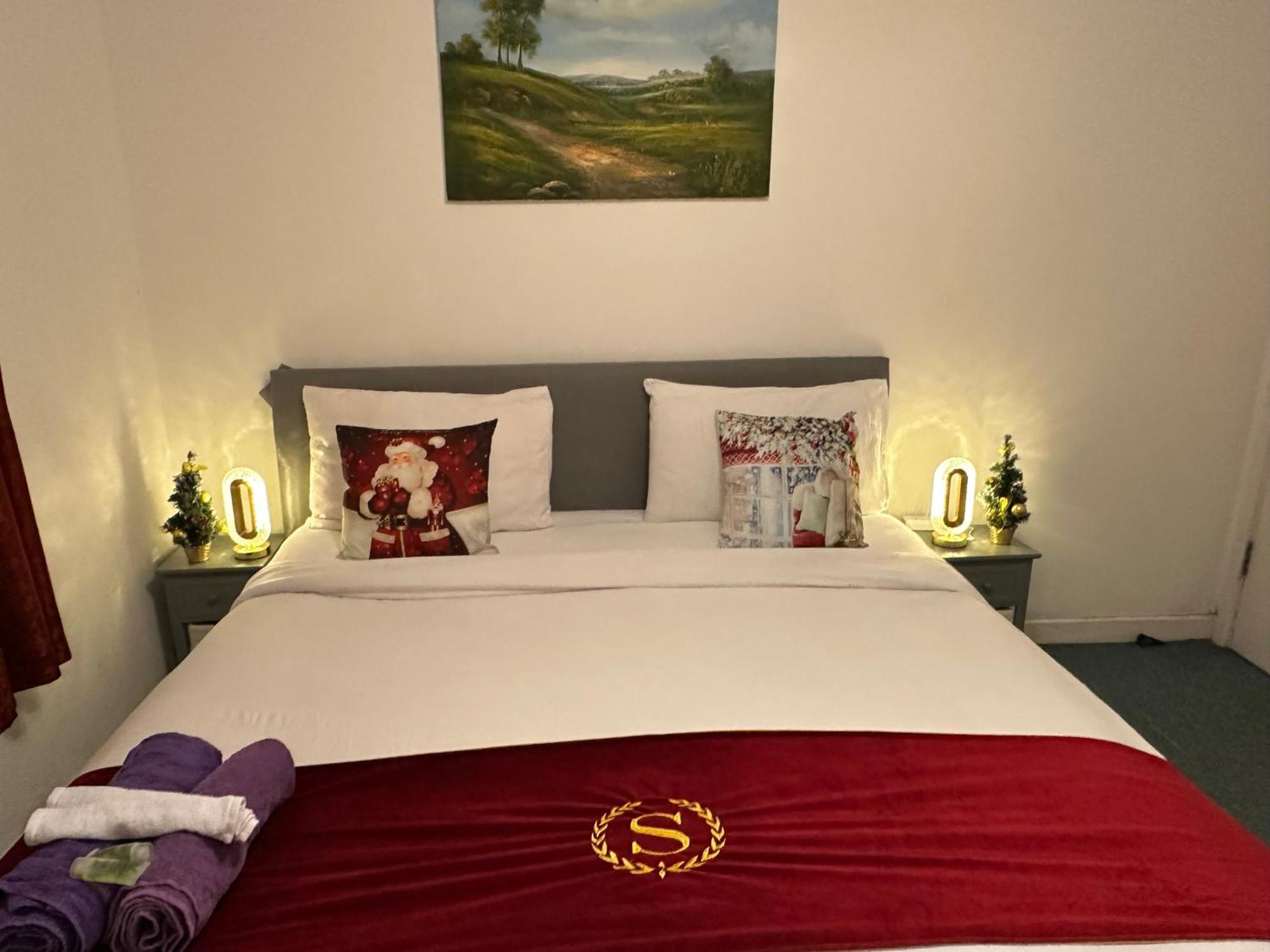 London 2 Bed 2 Bath Apartment Holiday Home - Free Parking - 3Min Walk To The Train Station - 19Min To London Liverpool Street 5Min To Victoria Line 1Gb Broadband Super Fast Internet Ground Floor 100S Of Shops Restaurants Bakeries 24-Hour Asda Superst Exterior foto