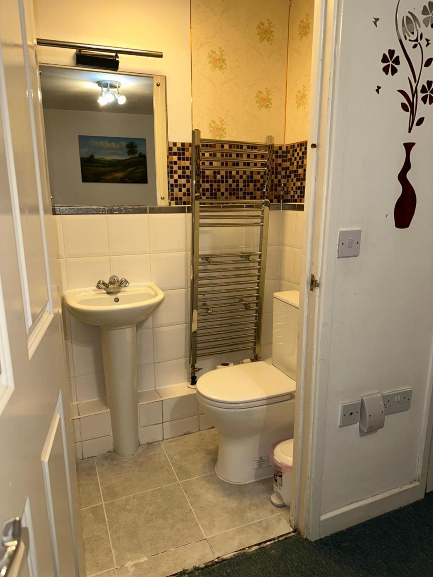 London 2 Bed 2 Bath Apartment Holiday Home - Free Parking - 3Min Walk To The Train Station - 19Min To London Liverpool Street 5Min To Victoria Line 1Gb Broadband Super Fast Internet Ground Floor 100S Of Shops Restaurants Bakeries 24-Hour Asda Superst Exterior foto